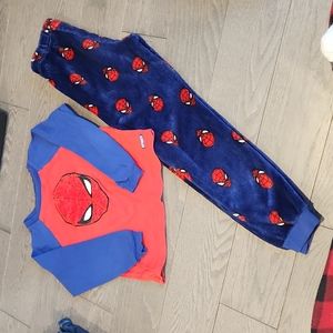 Spidef man pyjamas size 7/8